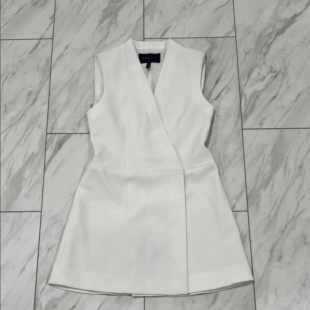 Elegant White Sleeveless Dress